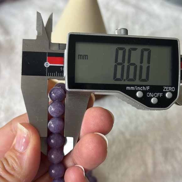 💜 NEW 8mm Natural Lavender Gemstone Bracelet - Picture 4 of 5